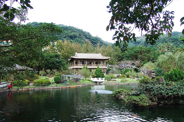 즈산웬(至善園)　龍池