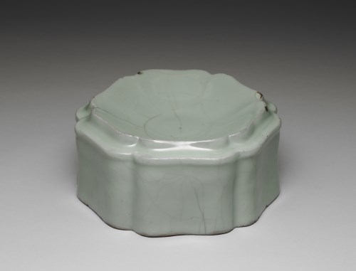 Hibiscus-shaped container with celadon glaze Guan ware, Southern Song dynasty, 12th-13th century