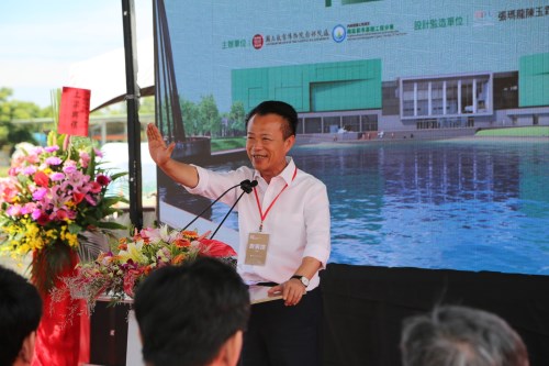 嘉義縣長翁章梁蒞臨祝賀，表示喜迎農業嘉義華麗轉身為文化科技城