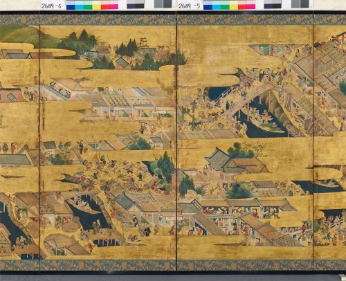 本展覽焦點展件為日本重要文化財，鳥瞰17世紀江戶的〈江戶名所圖屏風〉(局部)，展開近一千公分，展演著市井百態的豐富細節，限期展至6月15日。