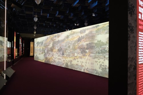 The digital projection of “Painting Animation: Up the River During Qingming” immerses European audiences in the hustle and bustle of everyday life in various forms and trades in the painting.