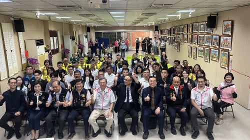 故宮博物院今年喜迎百年院慶，而中壢仁海宮今年為建廟200週年，雙方攜手推出「皕載風華─郎世寧數位藝術展」，一同慶賀雙方意義非凡的時刻。