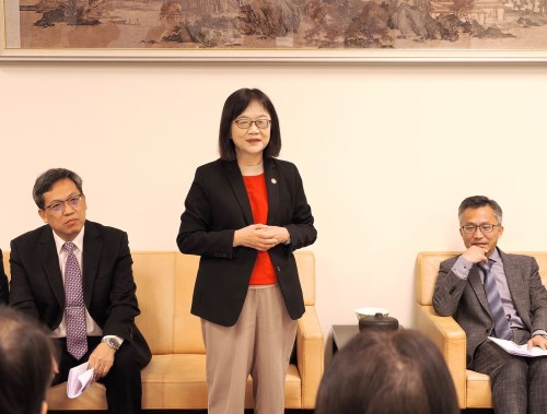藝術生活學科中心、國立臺灣師大附中廖純英校長表示，將攜手故宮深化教師課程與教材設計，豐富學生視野。