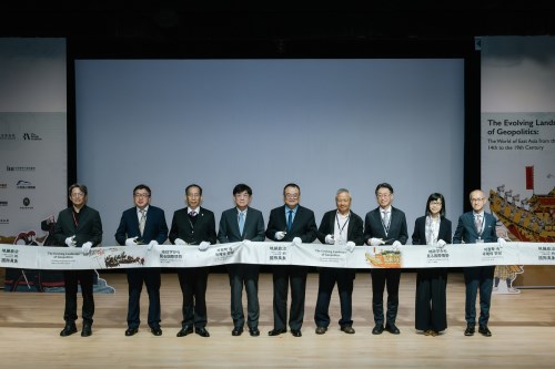 故宮南院今天舉辦「地緣政治的國際萬象」特展記者會，蕭宗煌院長與貴賓一同揭開展覽序幕，邀請大家前來一窺14至19世紀東亞的故事。