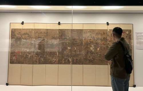 表現壬辰戰爭的傳世作品屈指可數，韓國高麗大學博物館所藏〈壬辰戰勝平壤入城圖十曲屏〉人物眾多、表情與姿勢各異，十分精采。