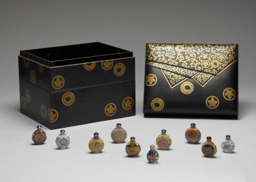 Snuff: The Trend of Snuff Bottles from the Qing Court